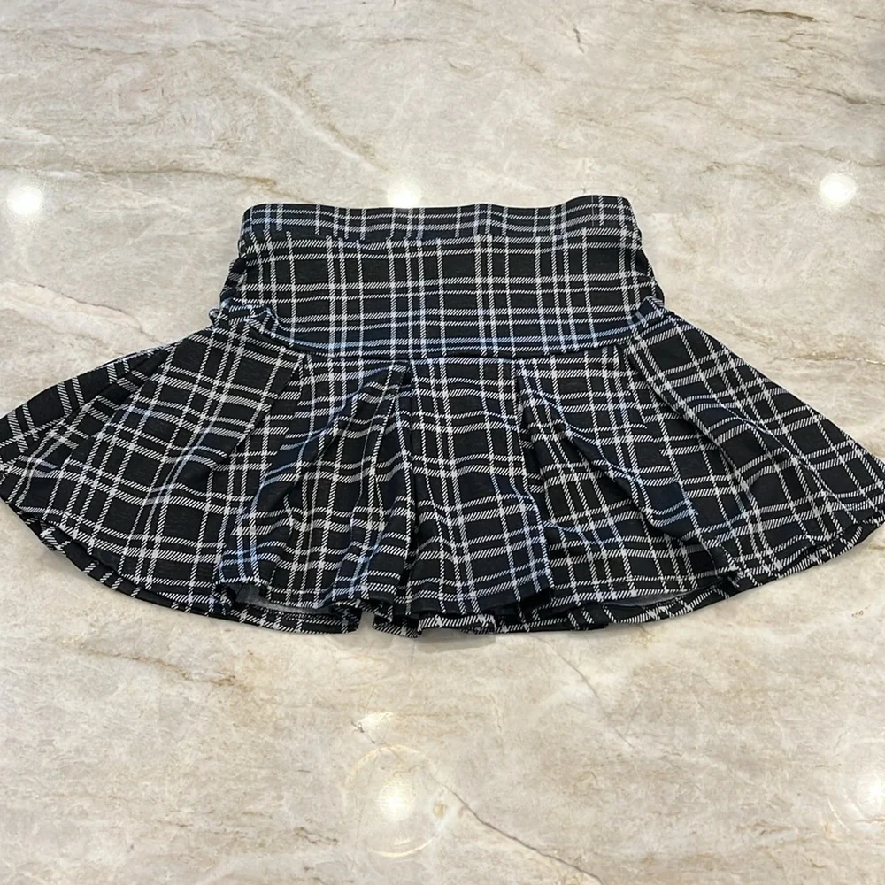 HESPERUS | Schoolgirl Pleated Tartan Mini‎ Skirt | Black & White Plaid | Small